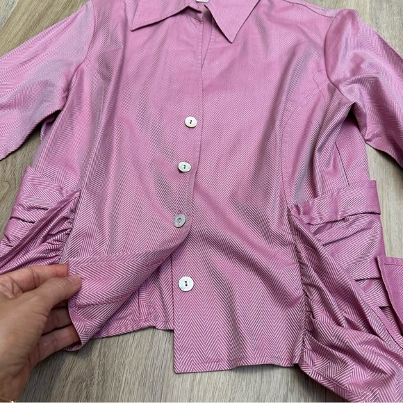 Farina’s Taghavi Cropped Chevron Pink Button Down Shirt with Waist Tie - Picture 7 of 9